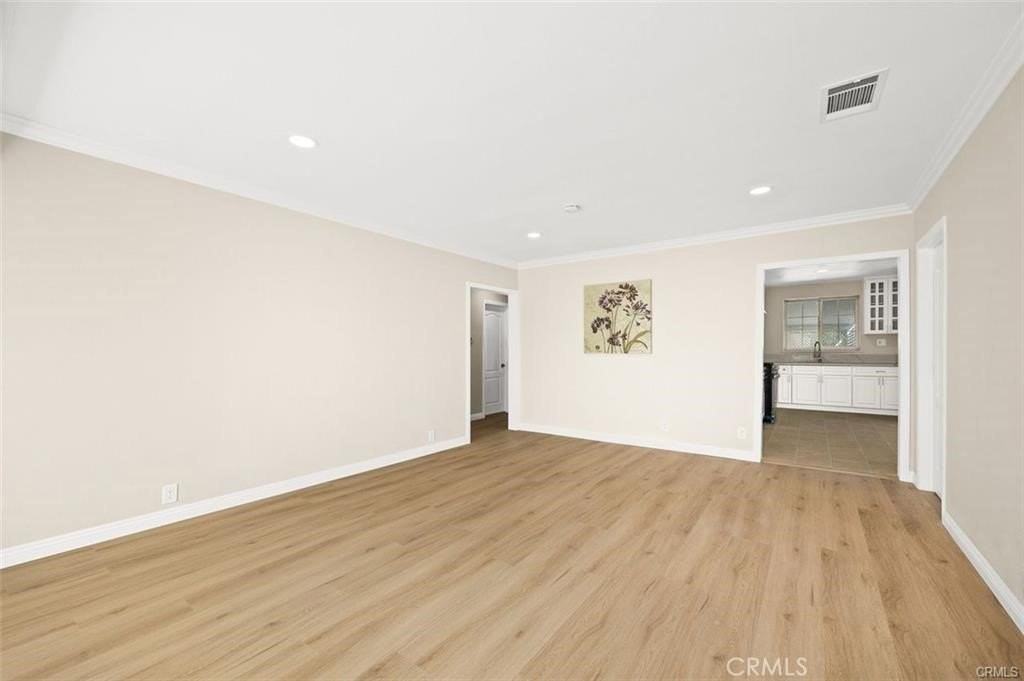 270 S Burton Ave - Photo 3 of 13