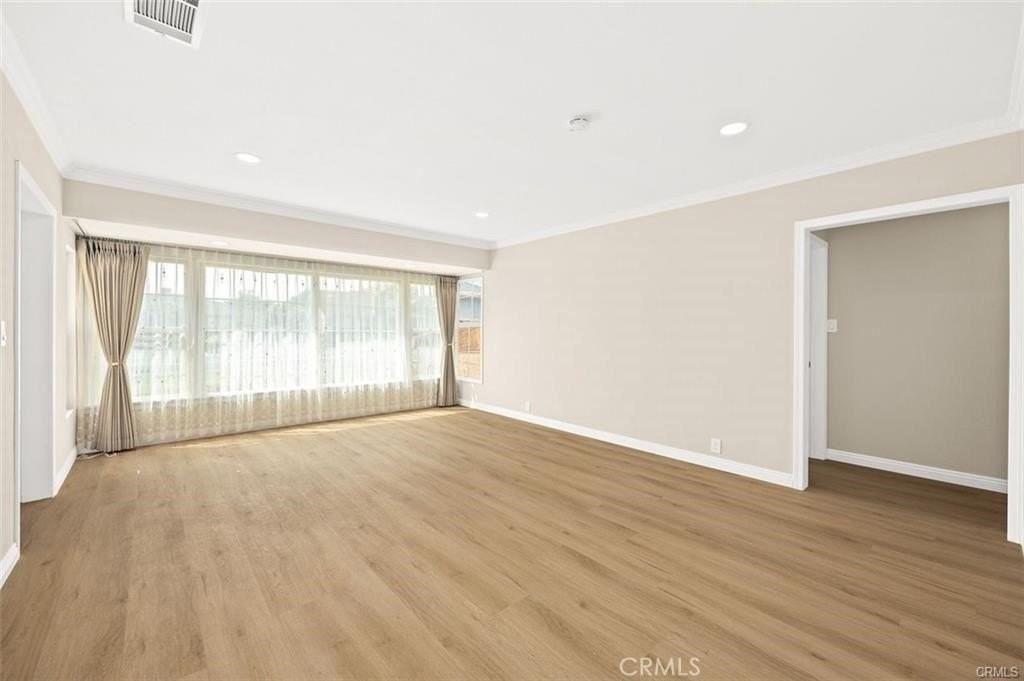 270 S Burton Ave - Photo 4 of 13