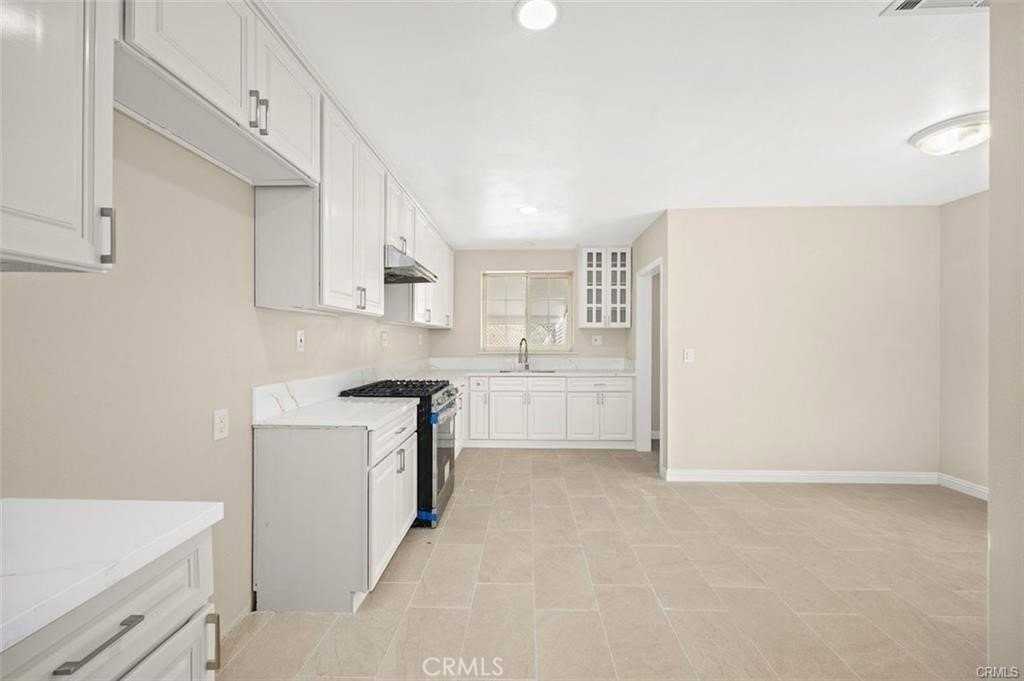 270 S Burton Ave - Photo 5 of 13