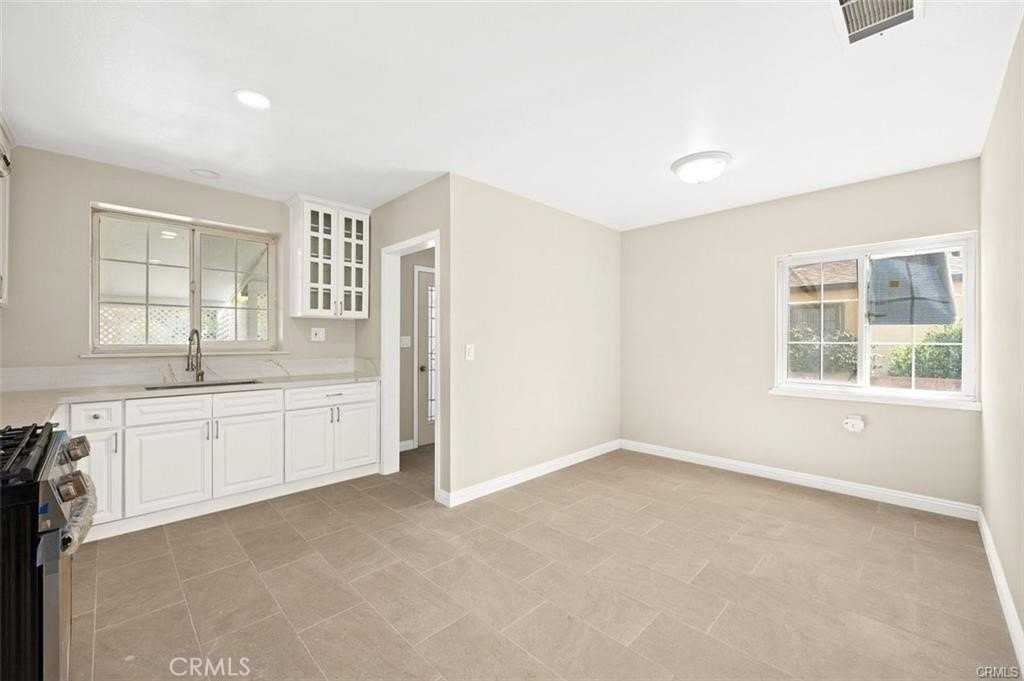 270 S Burton Ave - Photo 7 of 13