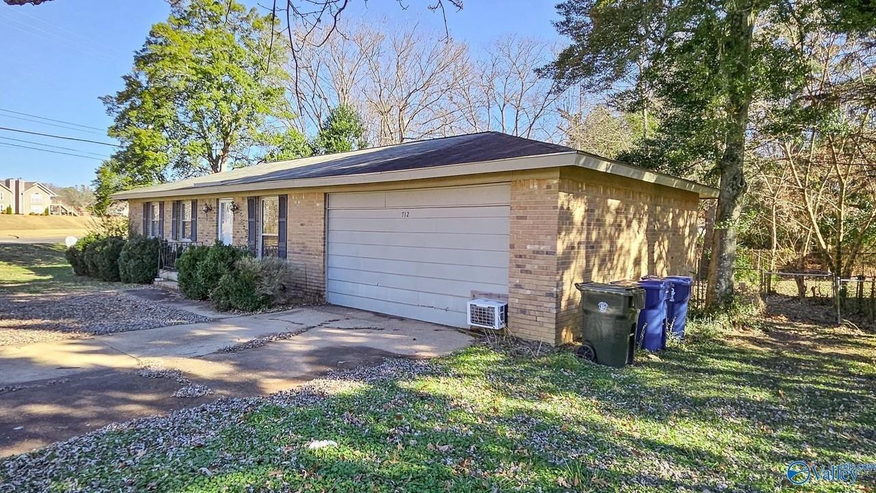 712 Larry Dr - Photo 2 of 39