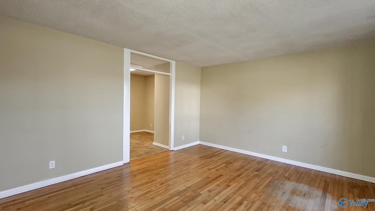 712 Larry Dr - Photo 3 of 39