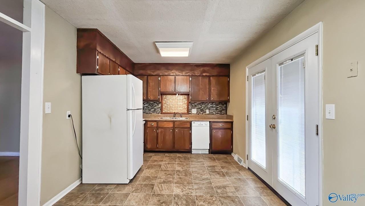 712 Larry Dr - Photo 6 of 39