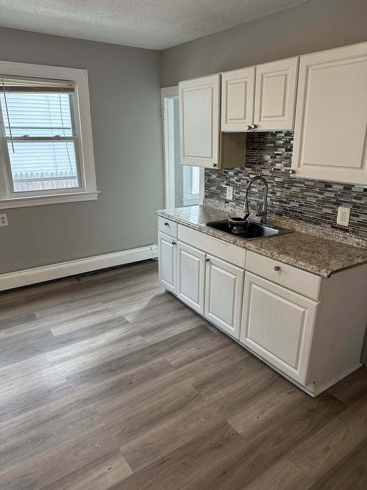 59 Sherbrooke Ave - Photo 3 of 3