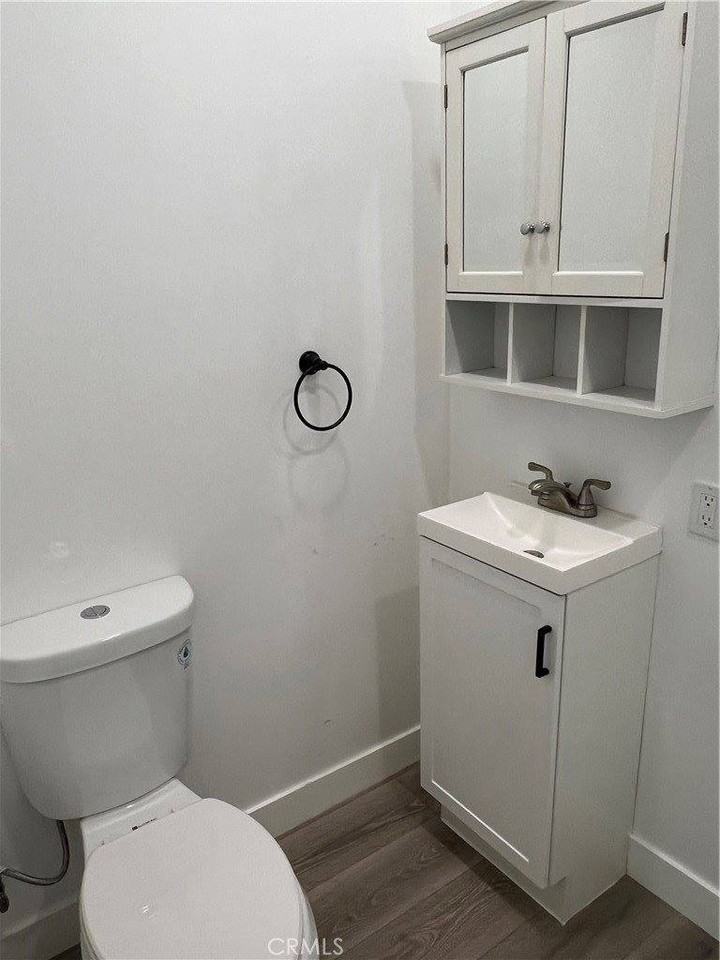 19851 Gresham St - Photo 6 of 10