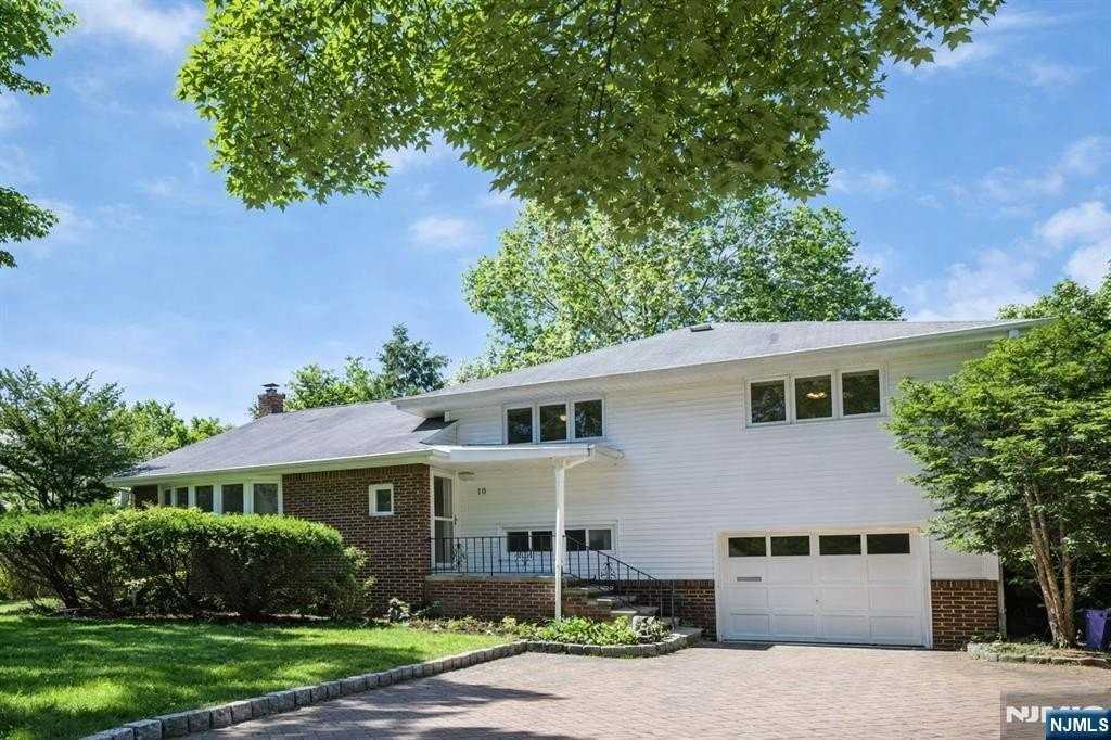 10 Center St - Photo 2 of 22