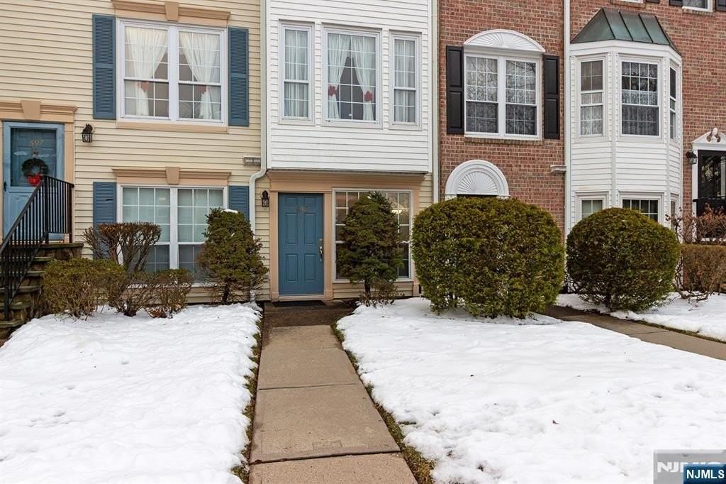 696 Pepperidge Rd - Photo 2 of 14