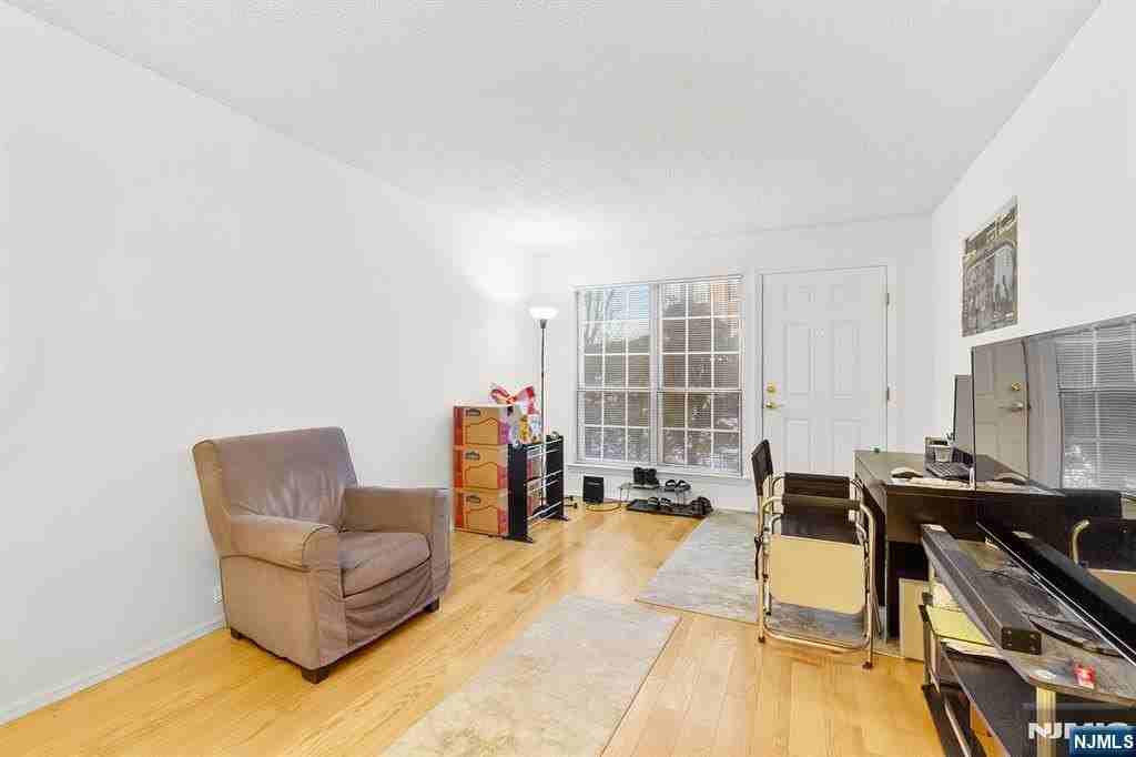 696 Pepperidge Rd - Photo 4 of 14