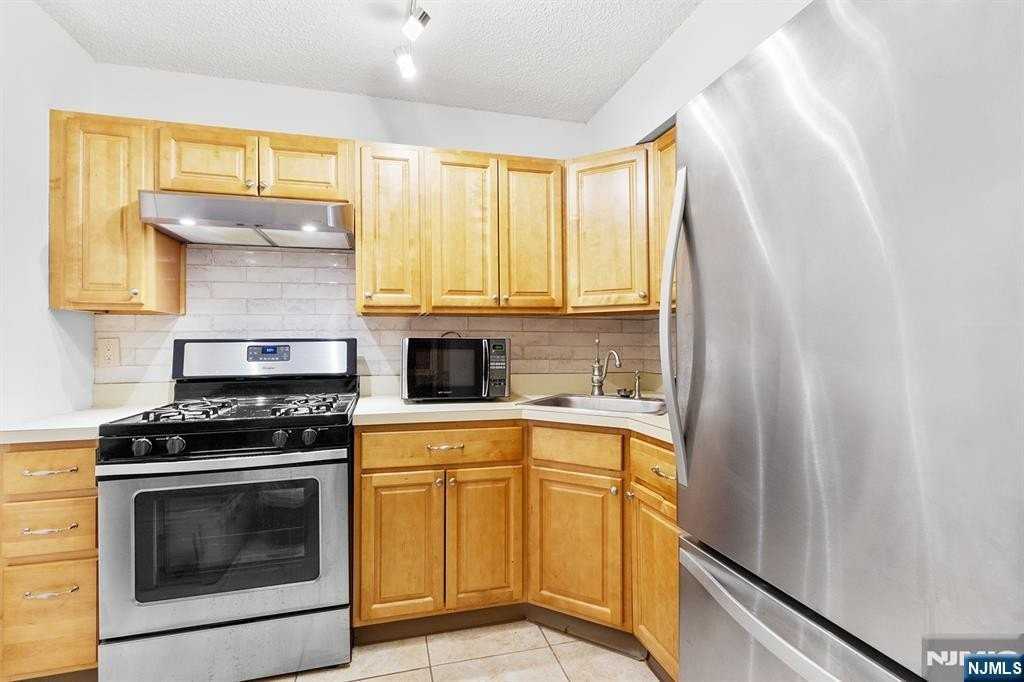 696 Pepperidge Rd - Photo 6 of 14