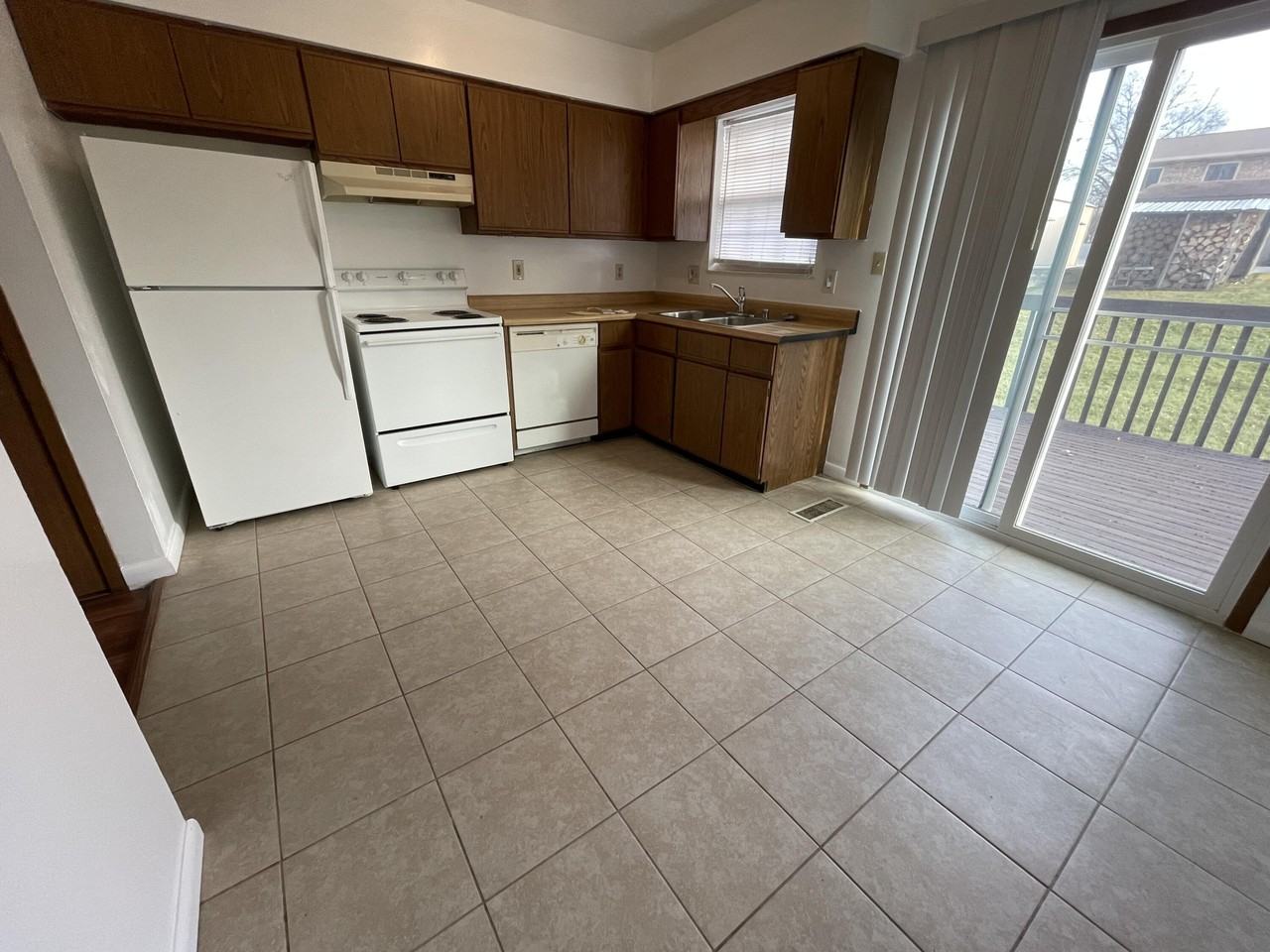 3221 Woodward St - Photo 3 of 11