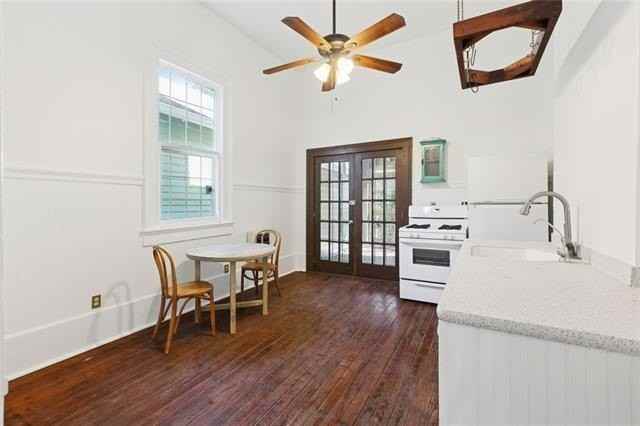 2525 Marengo St - Photo 5 of 14