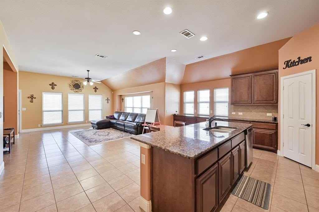 1108 Longhorn Dr - Photo 3 of 19