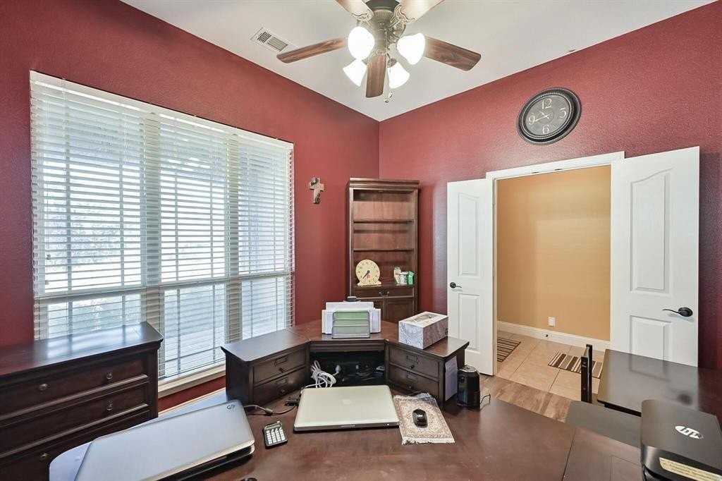 1108 Longhorn Dr - Photo 5 of 19