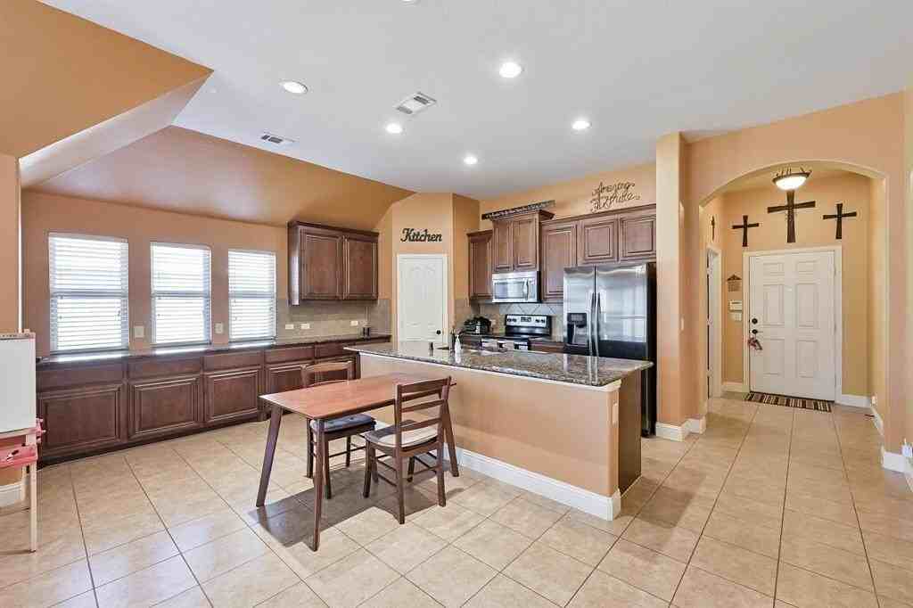 1108 Longhorn Dr - Photo 7 of 19