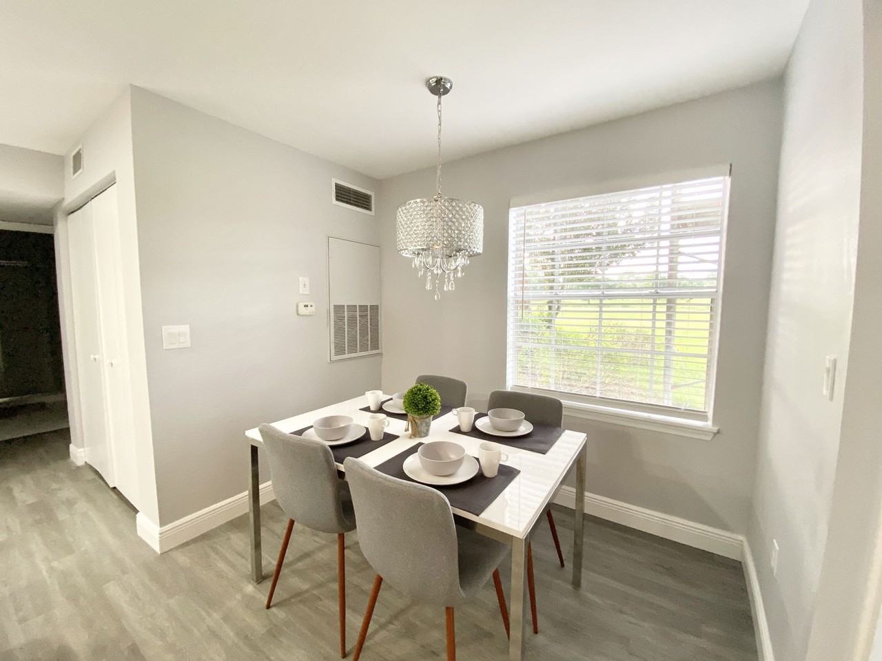 7330 Westpointe Blvd #414 - Photo 3 of 8