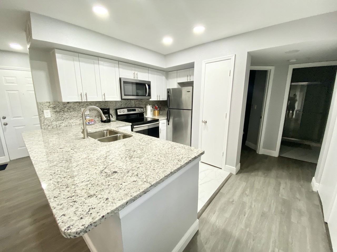 7330 Westpointe Blvd #414 - Photo 6 of 8