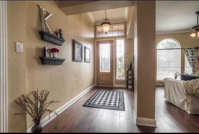 1812 Lacey Oak Ln - Photo 3 of 26