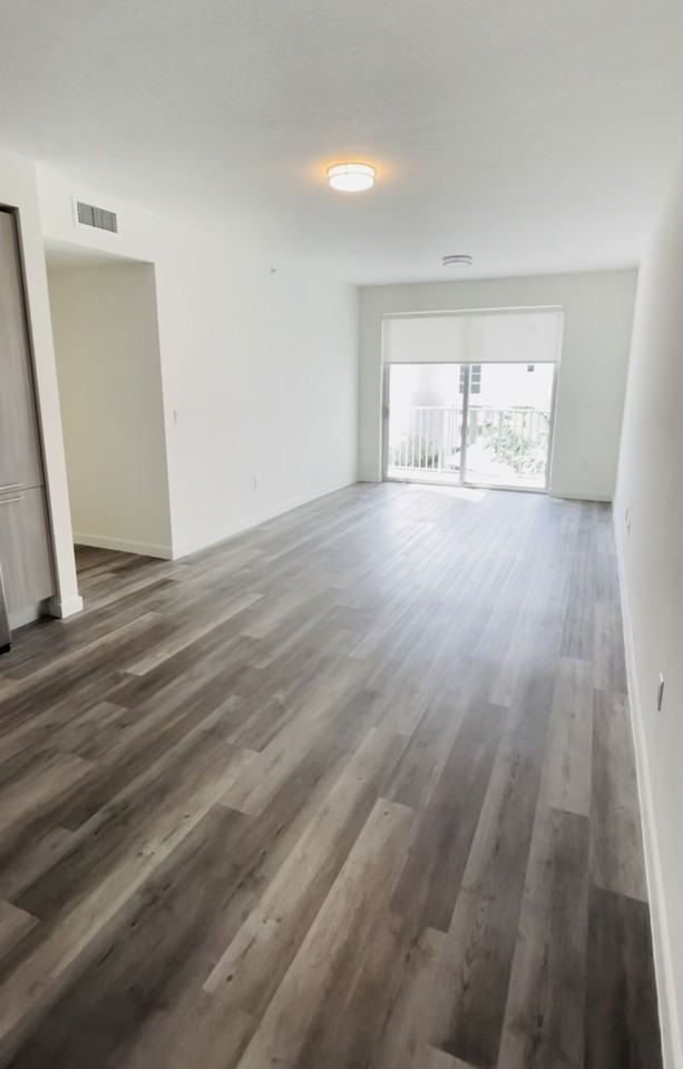 511 E 26th St #209 - Photo 5 of 8