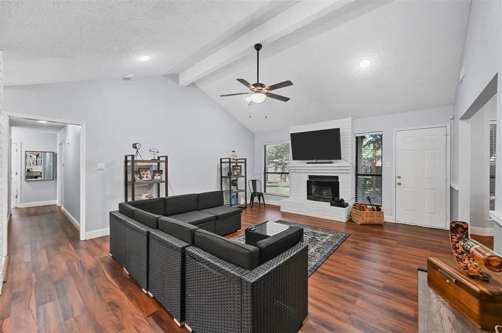 2530 Seven Hills Dr - Photo 4 of 29