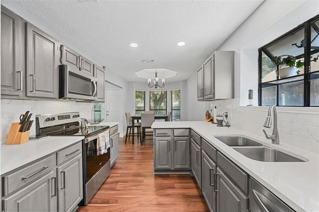 2530 Seven Hills Dr - Photo 7 of 29