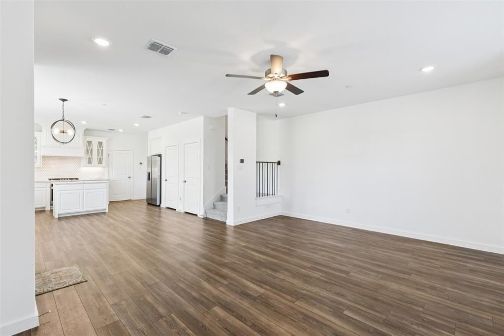 2700 Parkview Ct - Photo 6 of 39