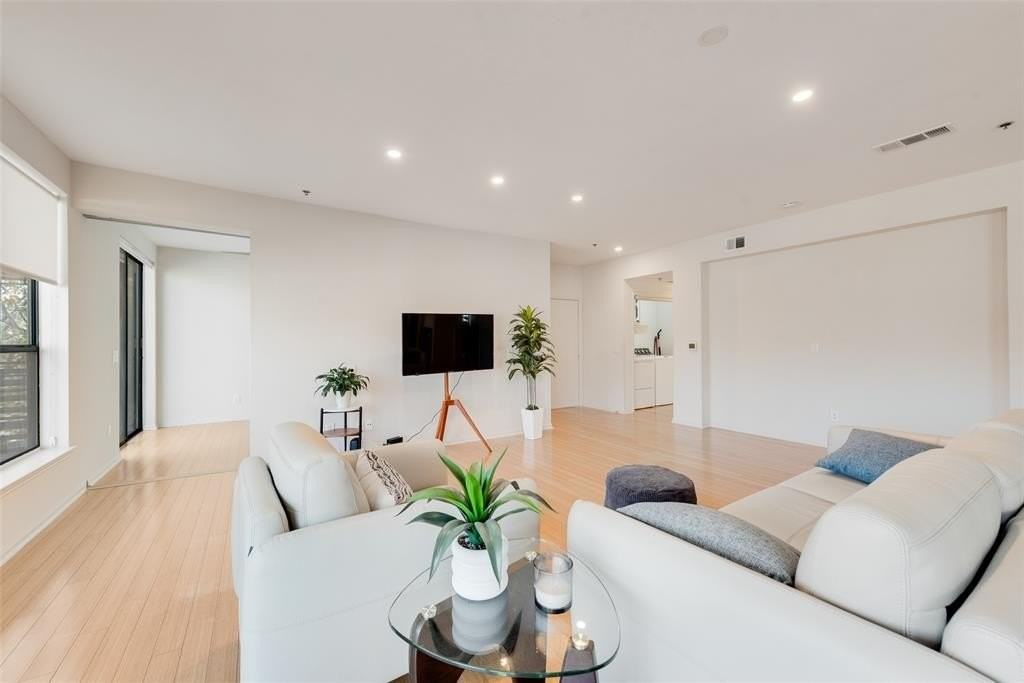 4111 Gilbert Ave #212 - Photo 7 of 23