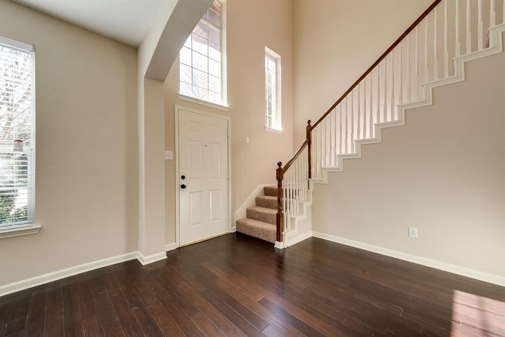 401 Preston Oaks Dr - Photo 2 of 25