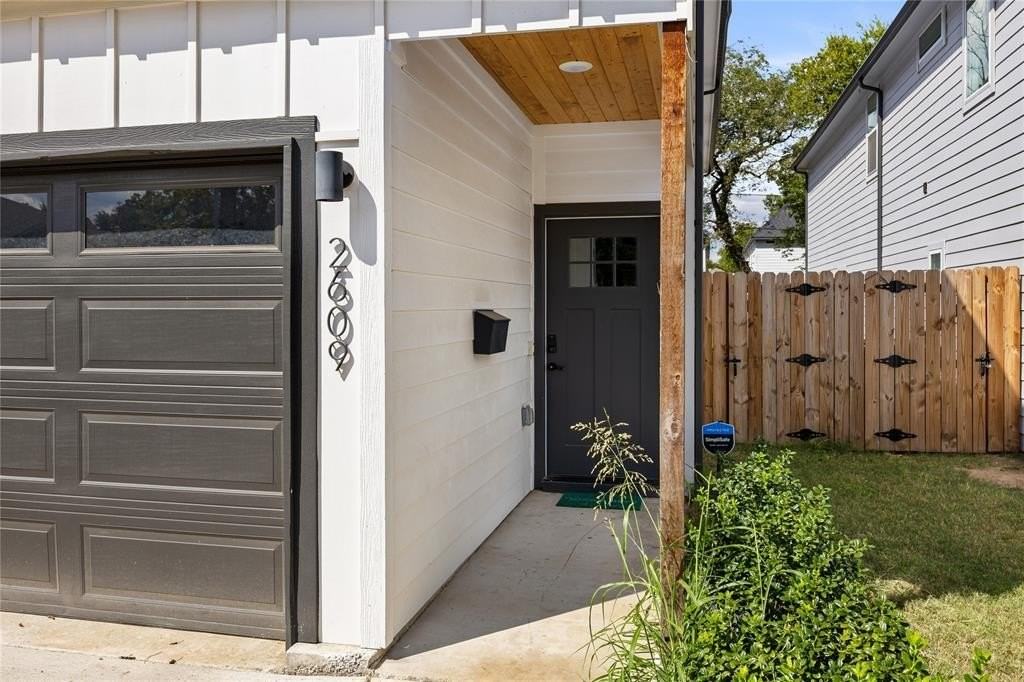 2609 Warren Ave - Photo 2 of 32