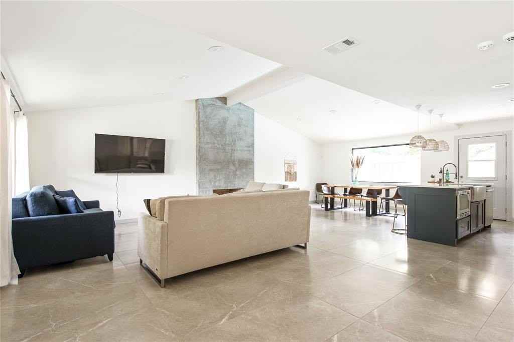 3409 High Vista Dr - Photo 5 of 33