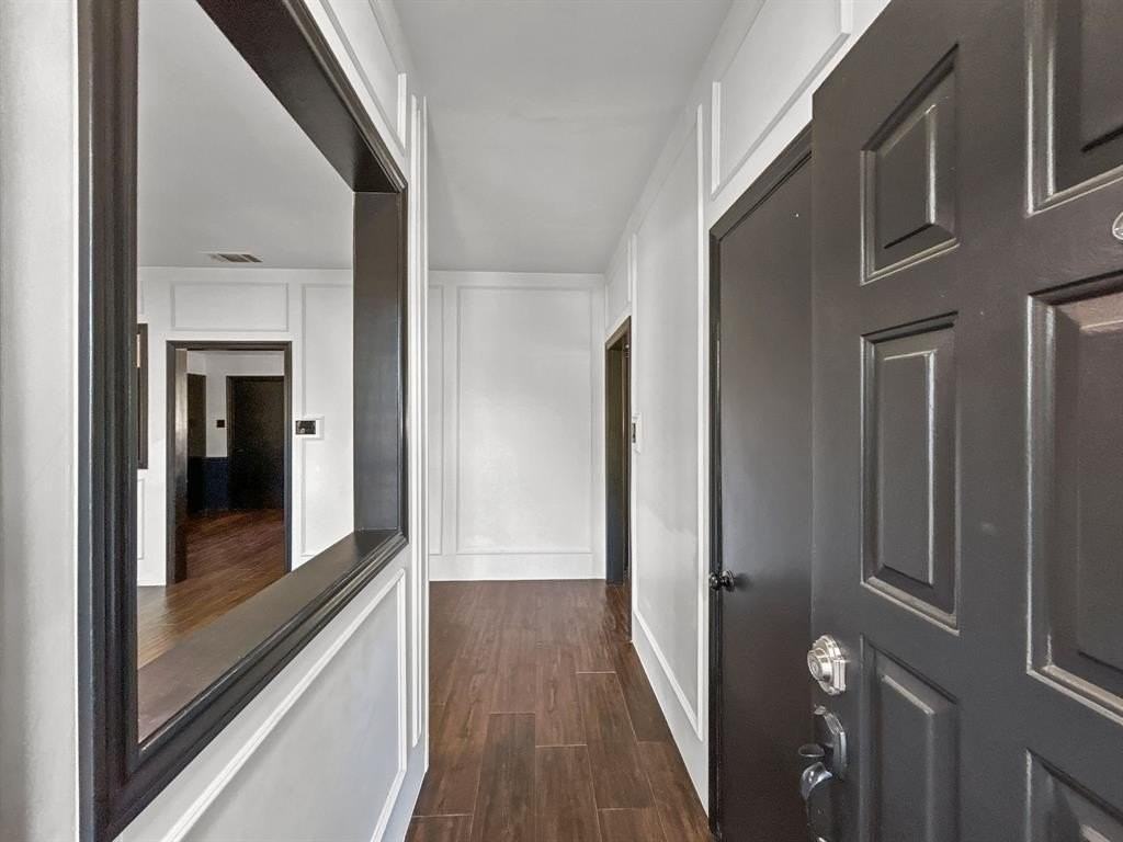 301 Barclay Ave - Photo 5 of 30