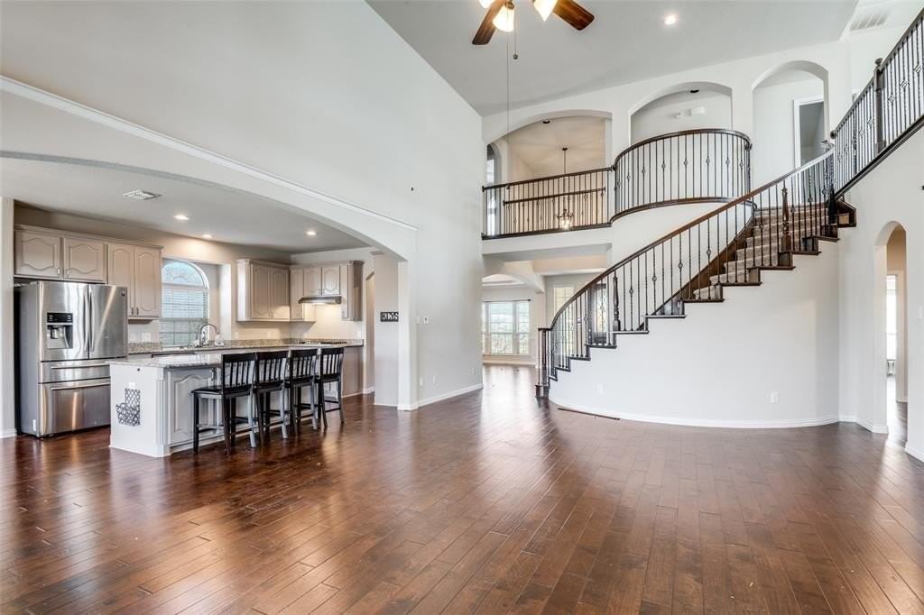 679 Princeton Way - Photo 2 of 25