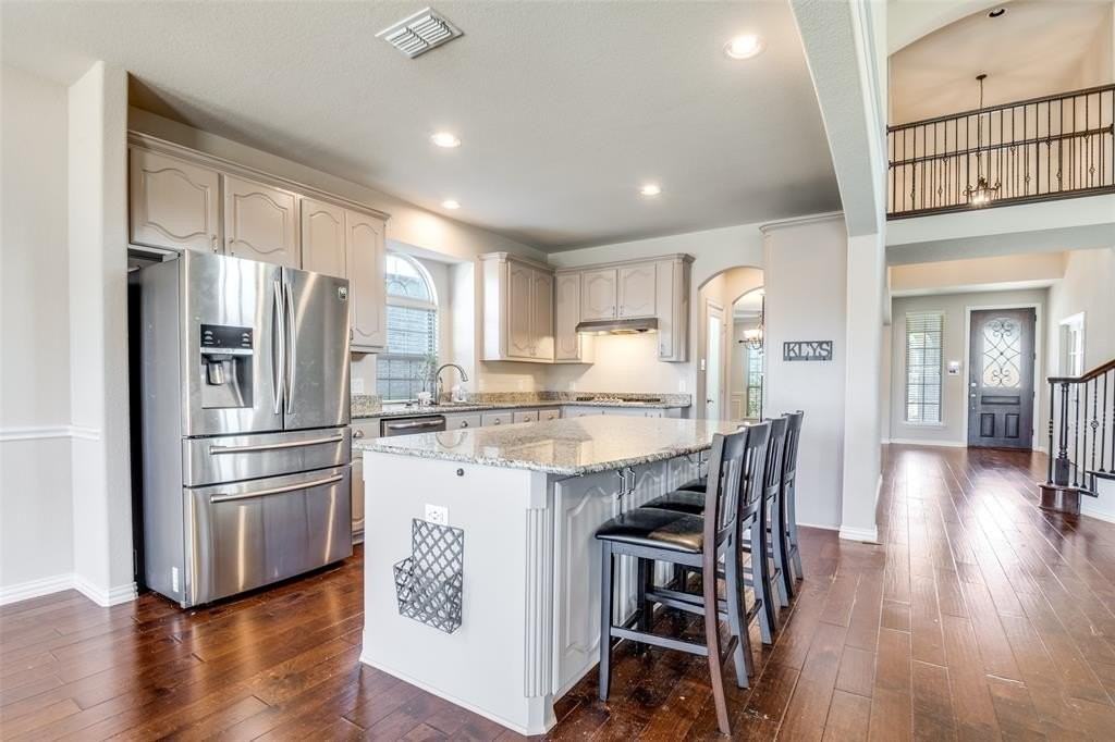 679 Princeton Way - Photo 5 of 25