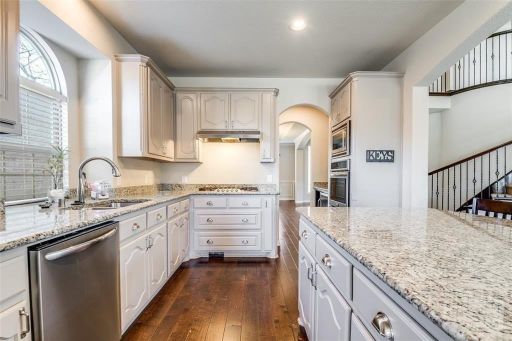 679 Princeton Way - Photo 6 of 25