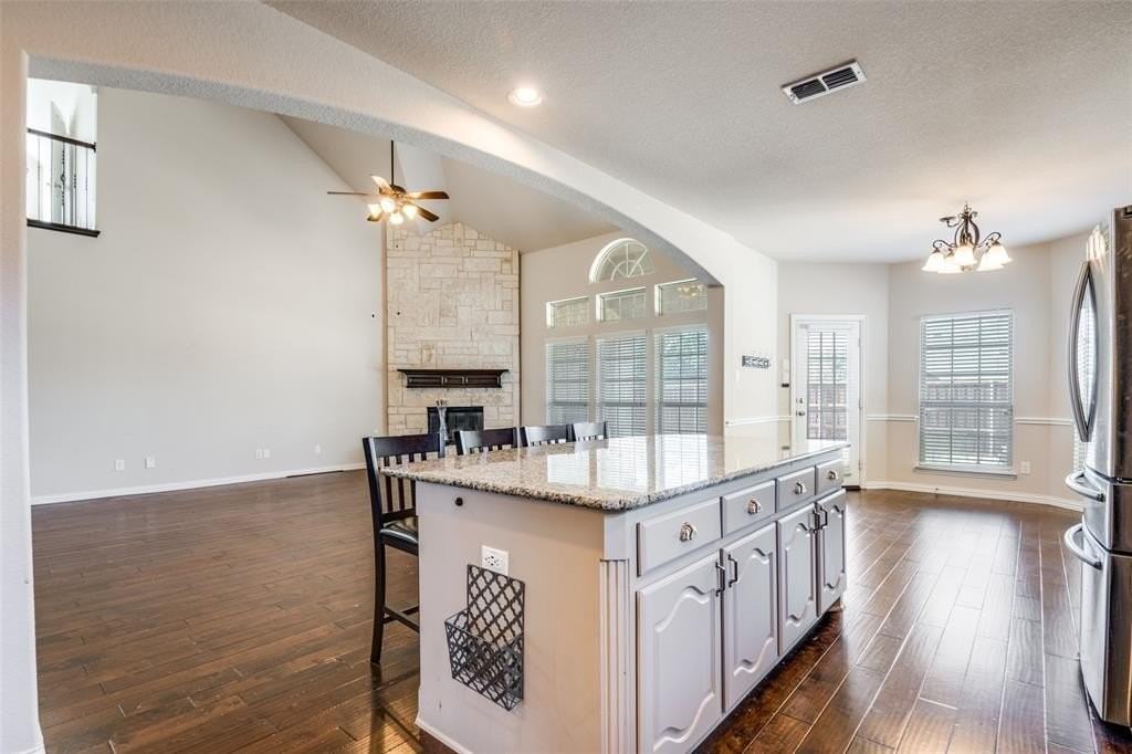 679 Princeton Way - Photo 7 of 25