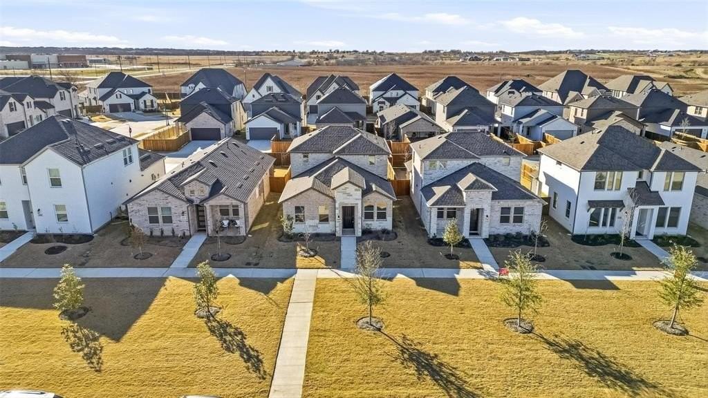 108 N Sky Dr - Photo 3 of 40