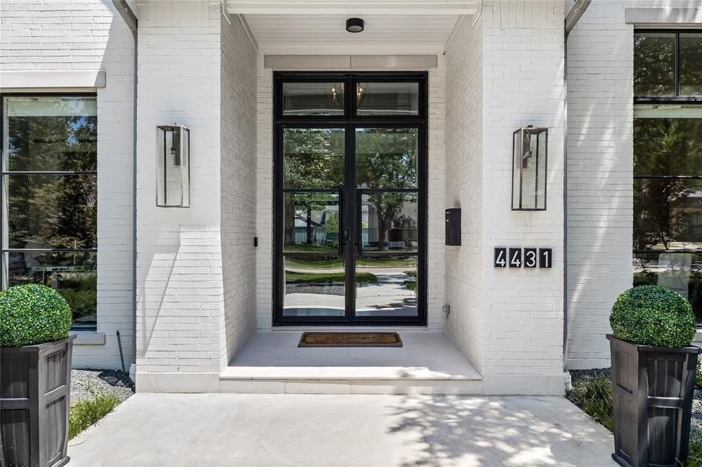 4431 Myerwood Ln - Photo 2 of 38