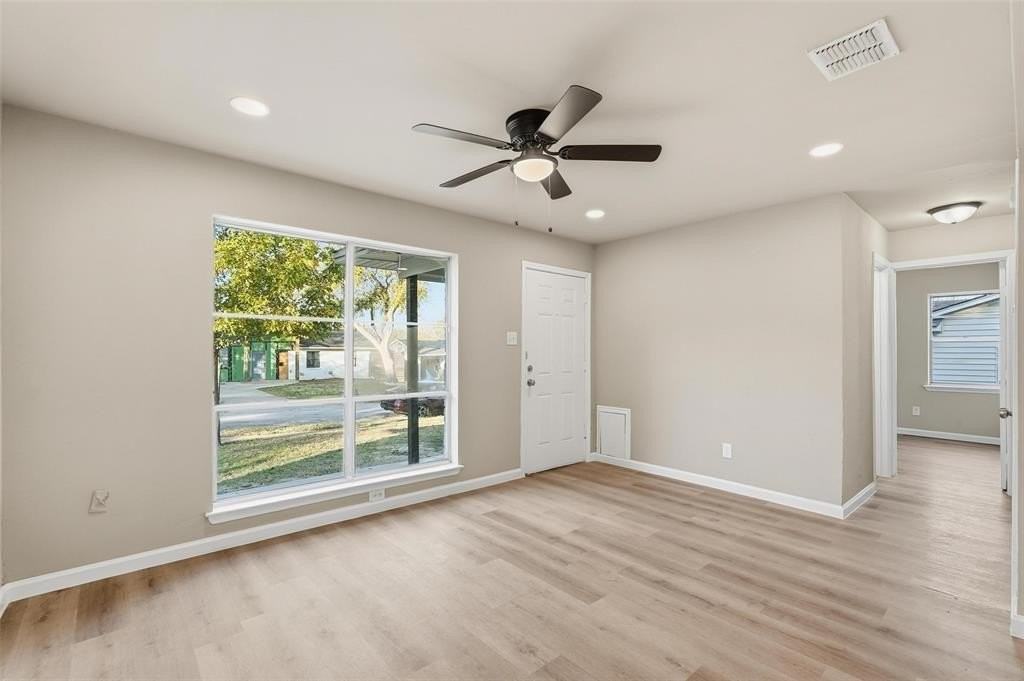 1118 Richard Dr - Photo 3 of 19