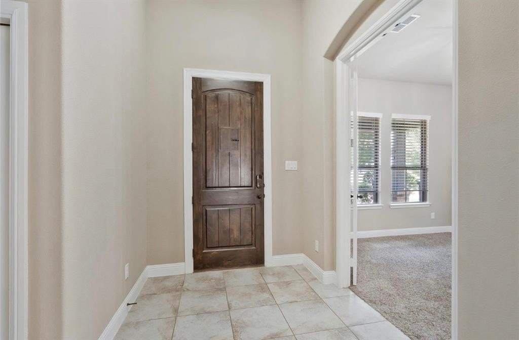 855 Forest St - Photo 4 of 36