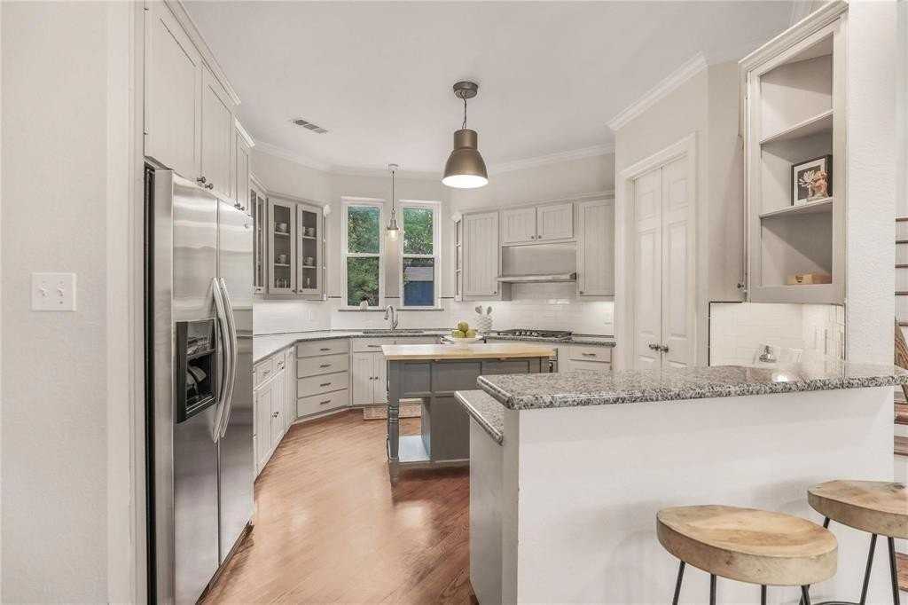 1751 Spring Mountain Rd - Photo 6 of 38