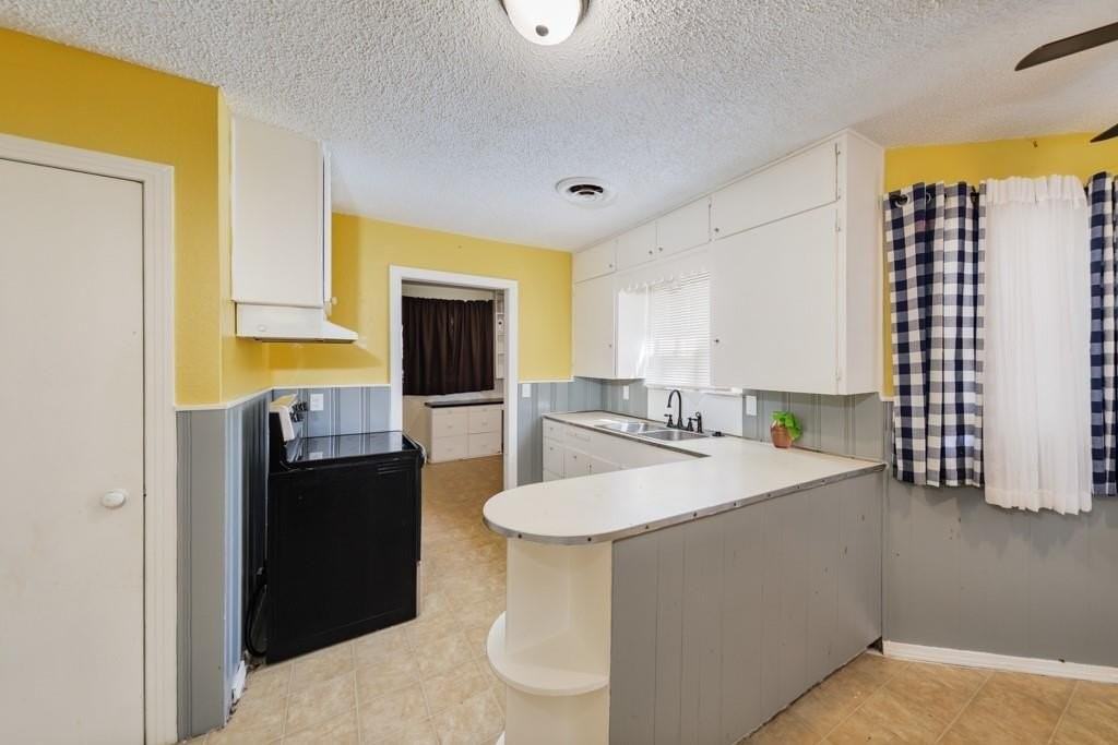 1002 Lowrie St - Photo 2 of 14