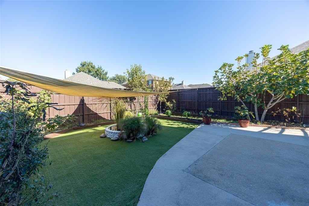 9216 Sterling Gate Dr - Photo 6 of 39