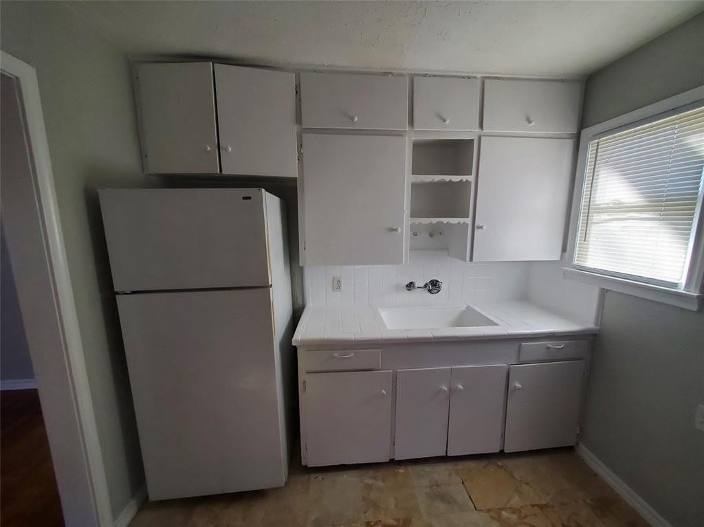 8706 Cardella Ave - Photo 4 of 8