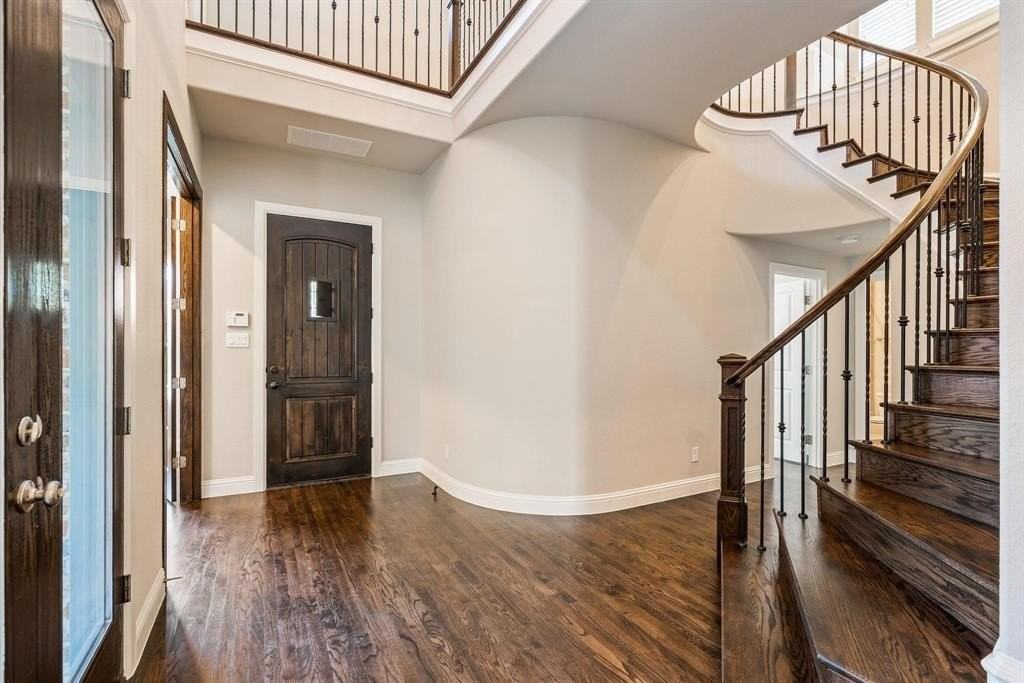 402 Montpelier Dr - Photo 4 of 39