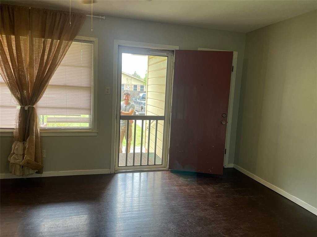 4050 Russell Ave - Photo 2 of 14