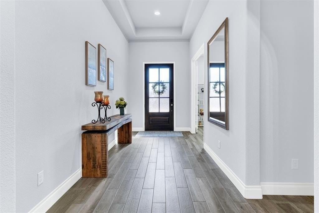 917 Queens Lake Trl - Photo 4 of 40