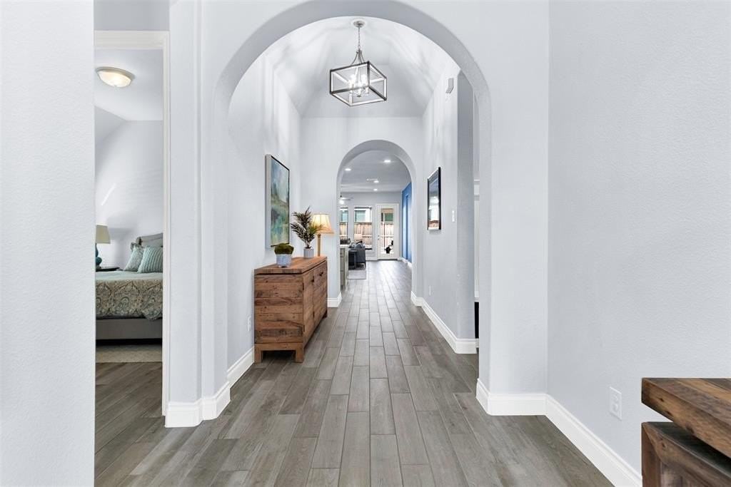 917 Queens Lake Trl - Photo 5 of 40