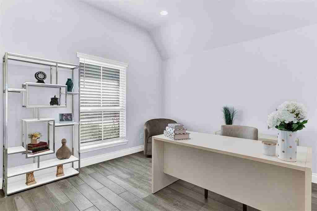 917 Queens Lake Trl - Photo 6 of 40