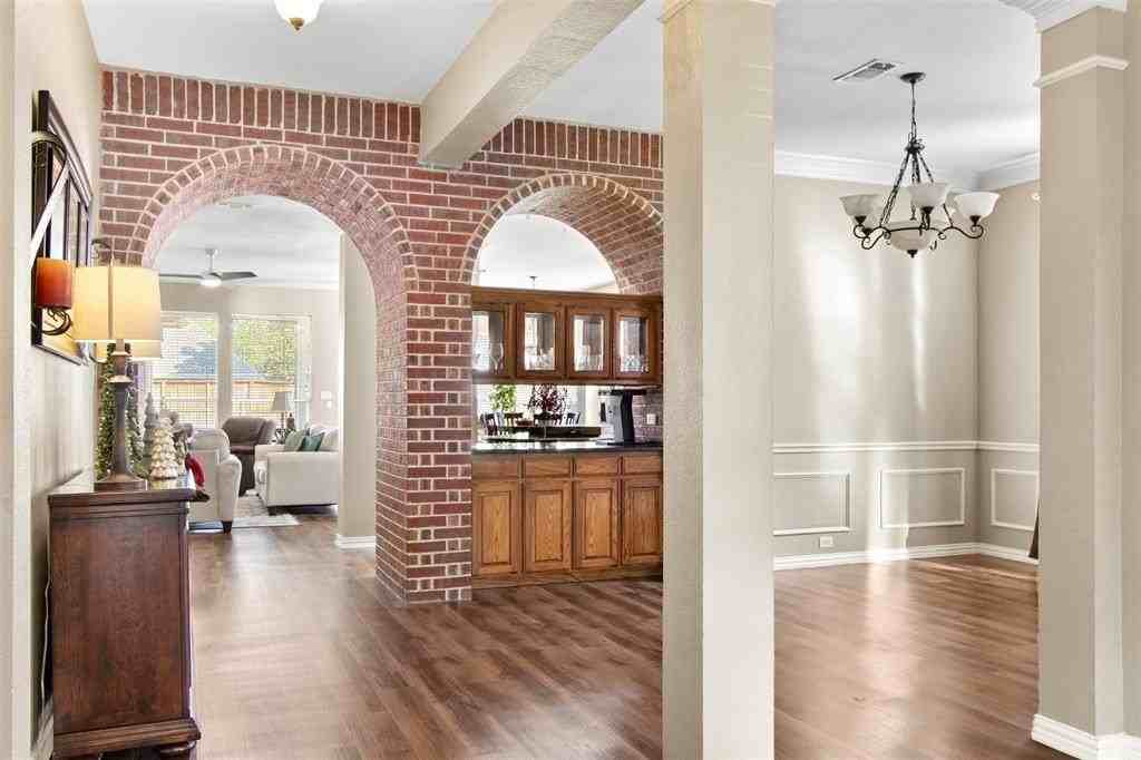 750 Bradford St - Photo 5 of 39