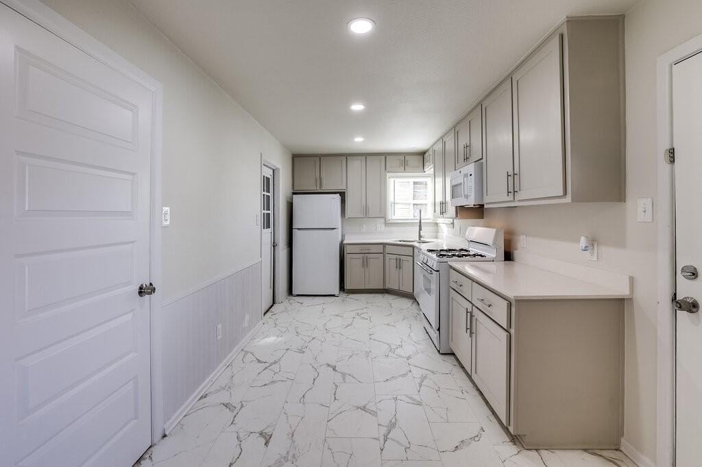 805 E Hammond St - Photo 3 of 17