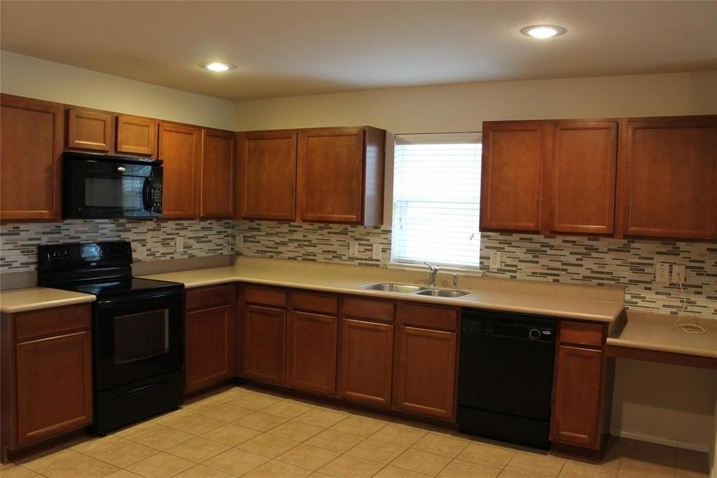 12732 Northern Pine Dr - Photo 5 of 17